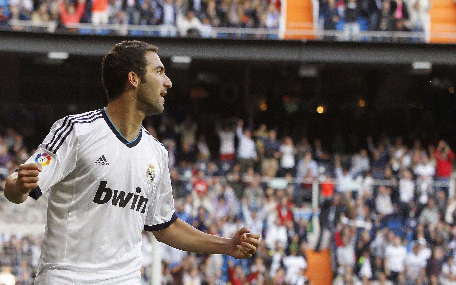 双外援合力稳固攻防 前绿军内线重拾状态助深圳男篮连胜